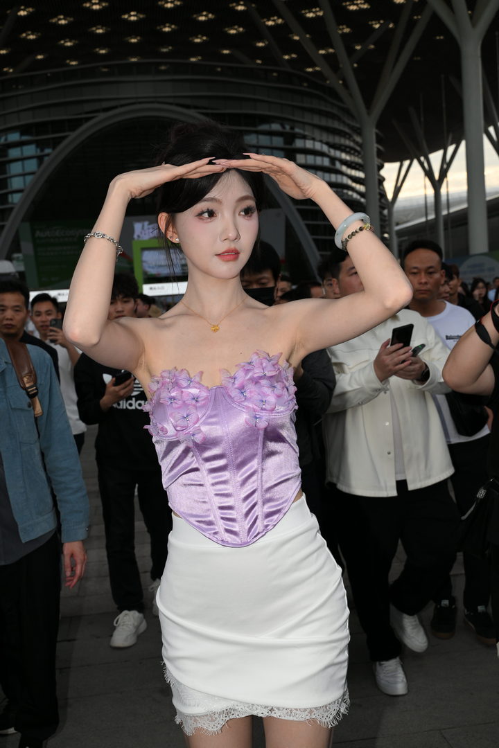 QD4200 套图81张-神兽街拍