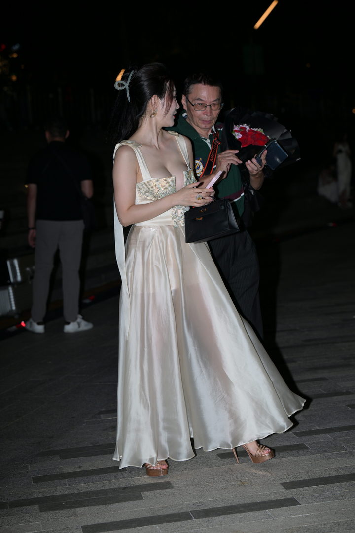 QD4234 套图147张+视频-神兽街拍