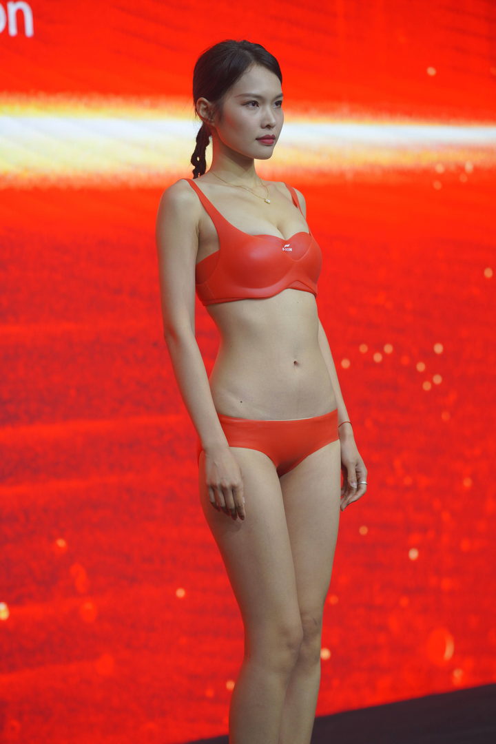 QD4490 套图172张-神兽街拍