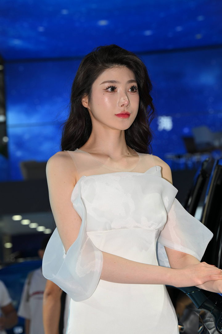 QD4495 套图41张-神兽街拍